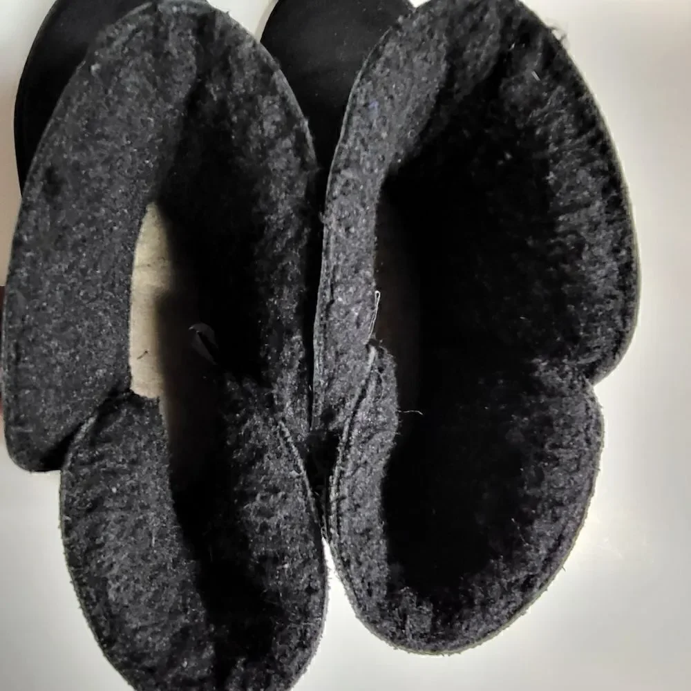 Bearpaw Short Black Boots